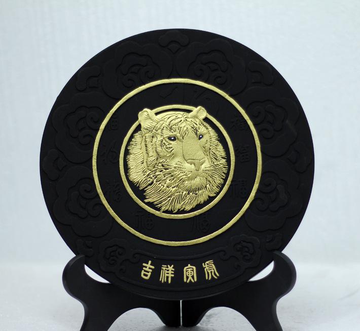 吉祥寅虎納福，活性炭雕添彩——集凈化、觀賞與祝福于一身的環(huán)保工藝品