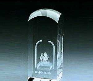 晶瑩世界里的饋贈(zèng) 水晶工藝品在現(xiàn)代生活中的多元角色